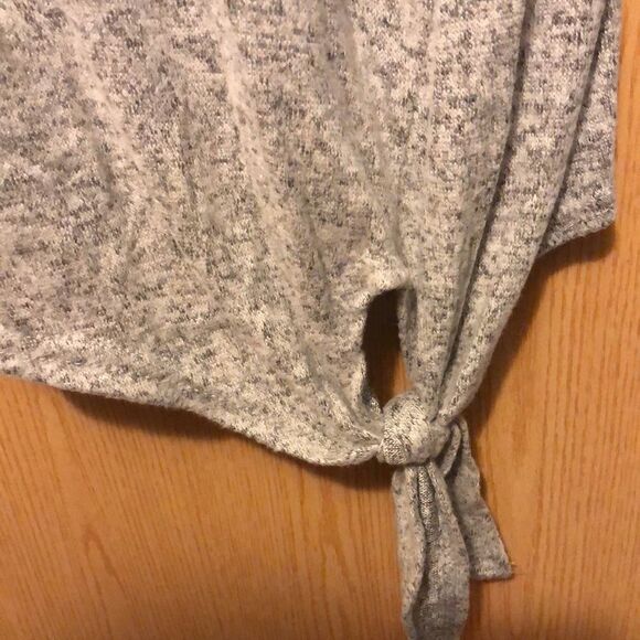 Olivia Rae size large grey soft long sleeve tie front top NWT - Picture 2 of 5